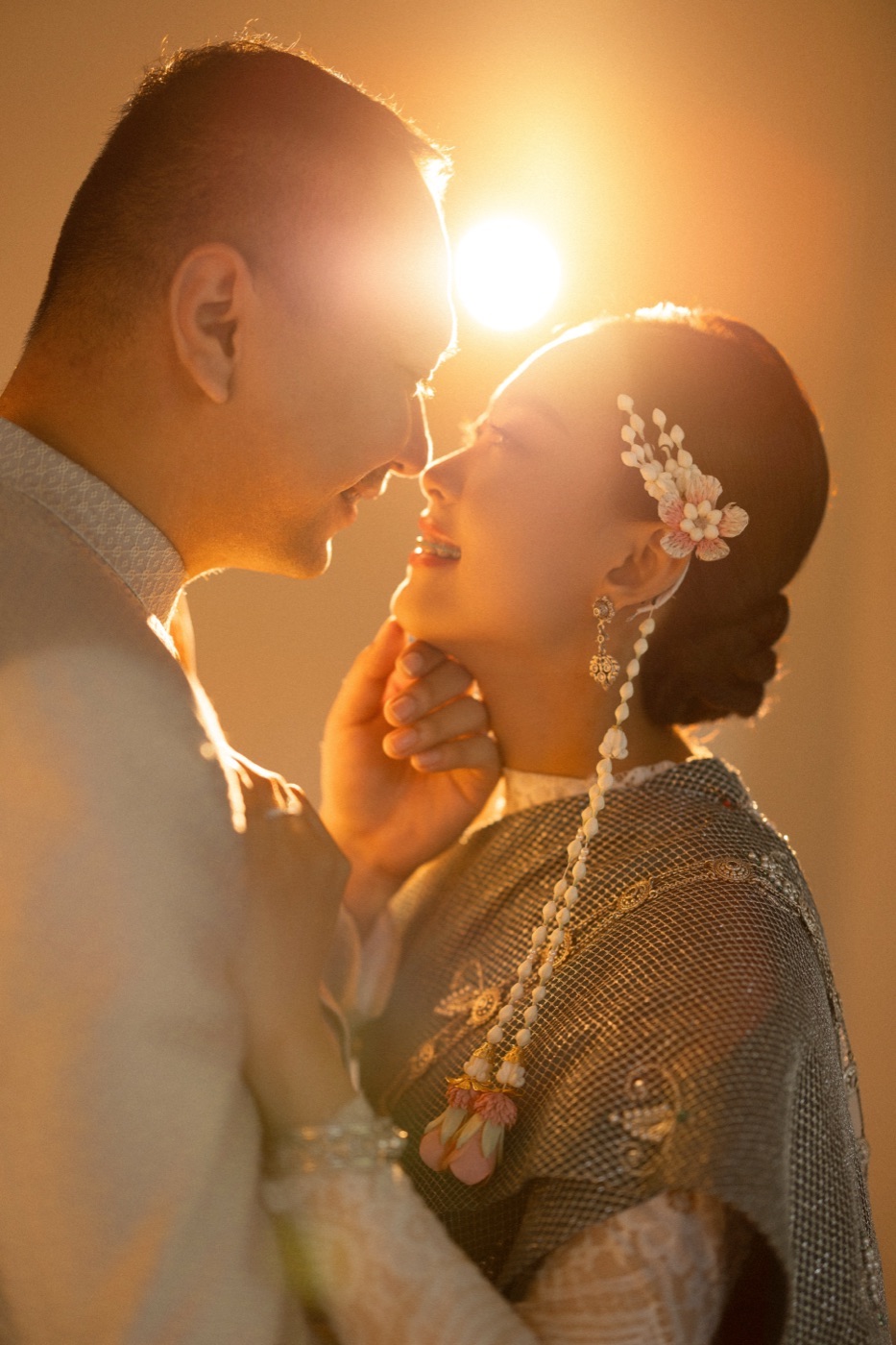 Forehead to forehead against the sun