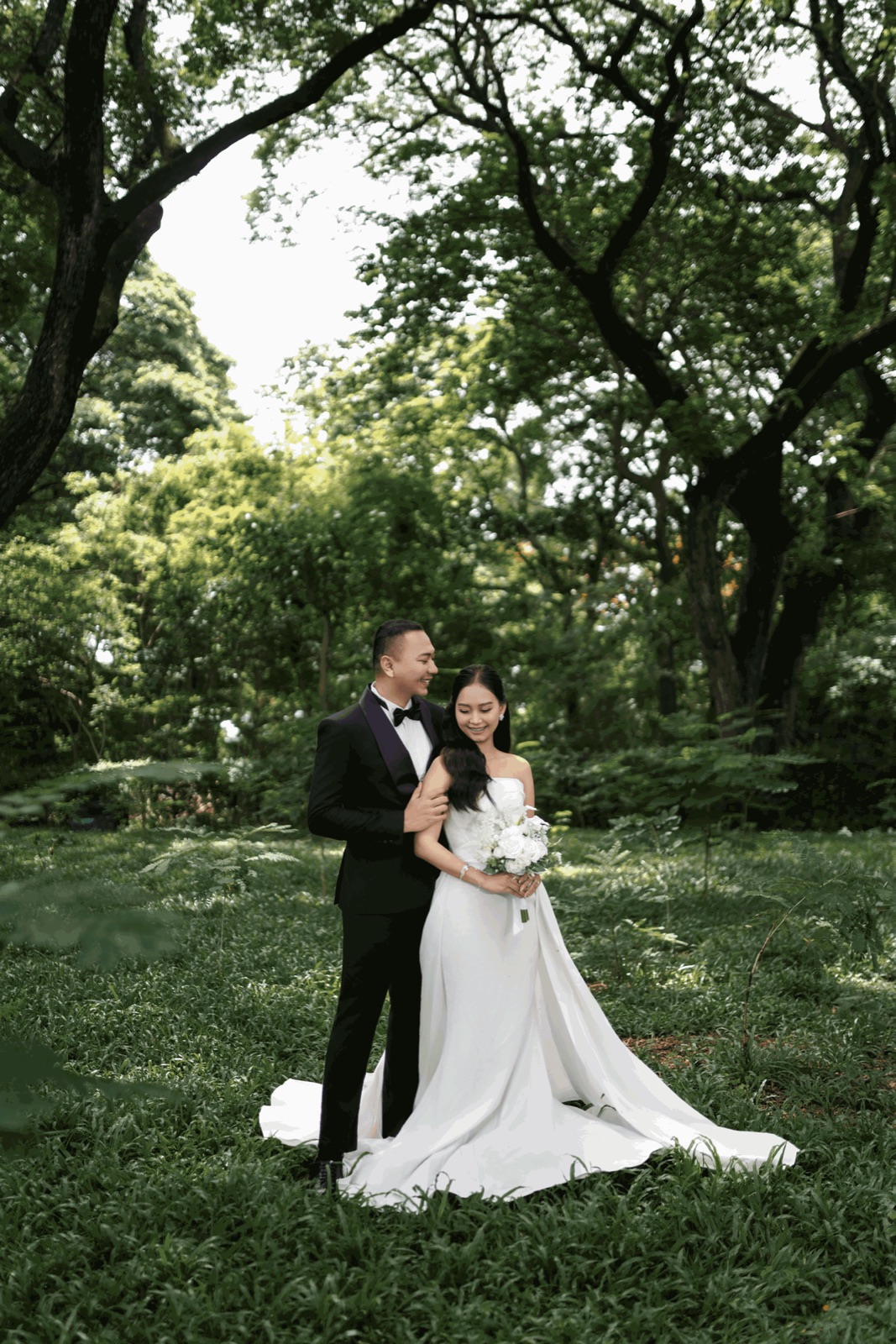 The couple among the forest ferns